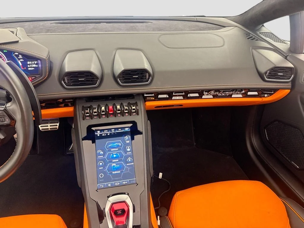 Used 2020 Arancio Borealis Pearl Lamborghini  image 24