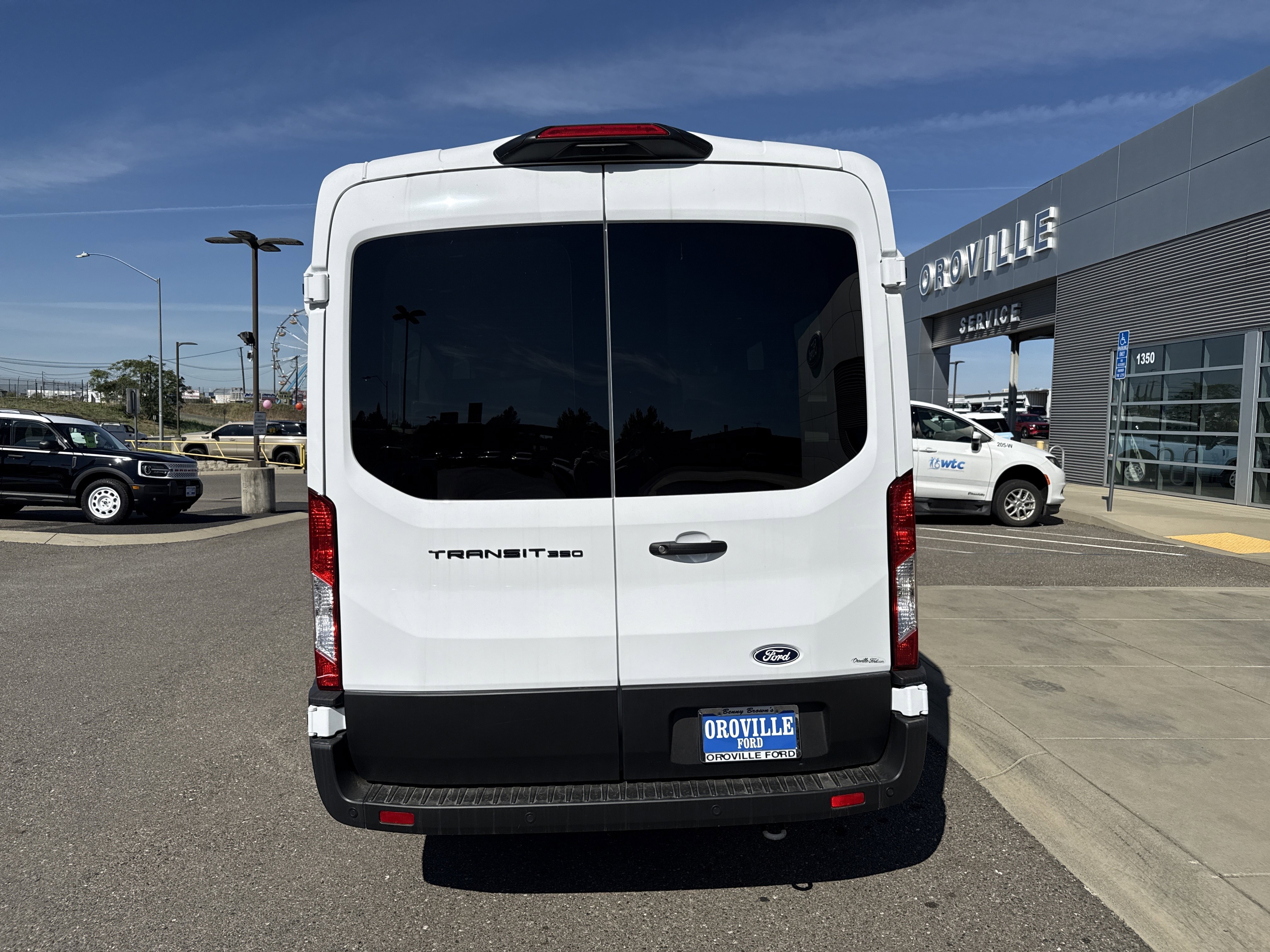 New 2026 Oxford White Ford Passenger Van XL image 4