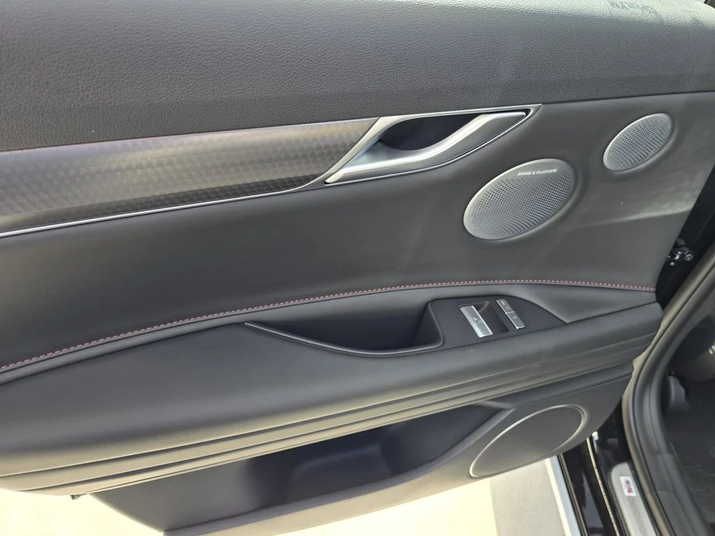 Used 2025 Black Genesis 2.5T image 13