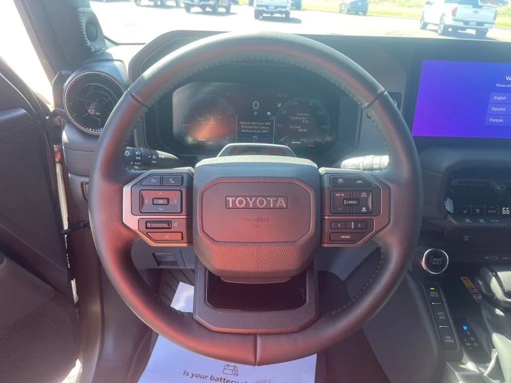 Used 2025  Toyota Base image 25