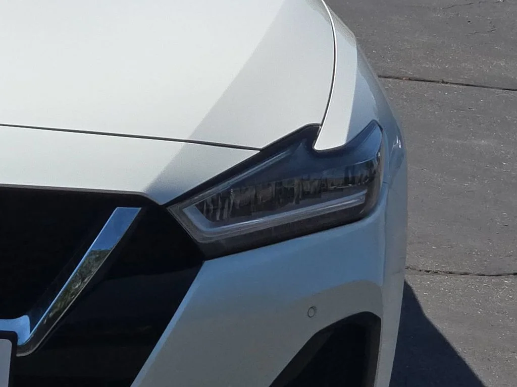 Used 2020 White Nissan 3.5 SL image 16