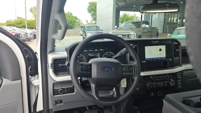 New 2027 Oxford White Ford XL 2WD image 33