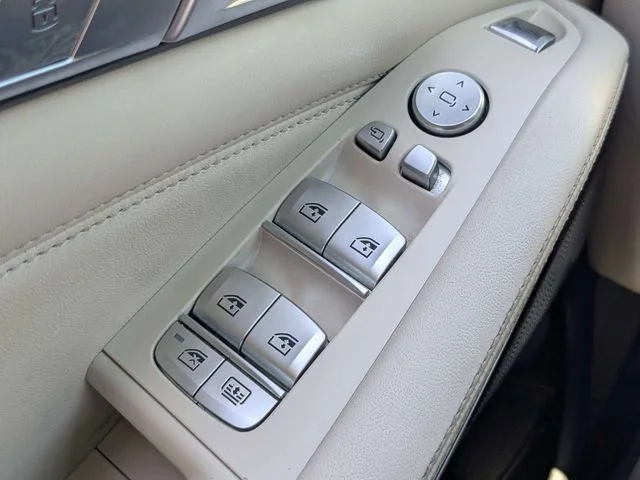 Used 2021 White BMW M50i image 22