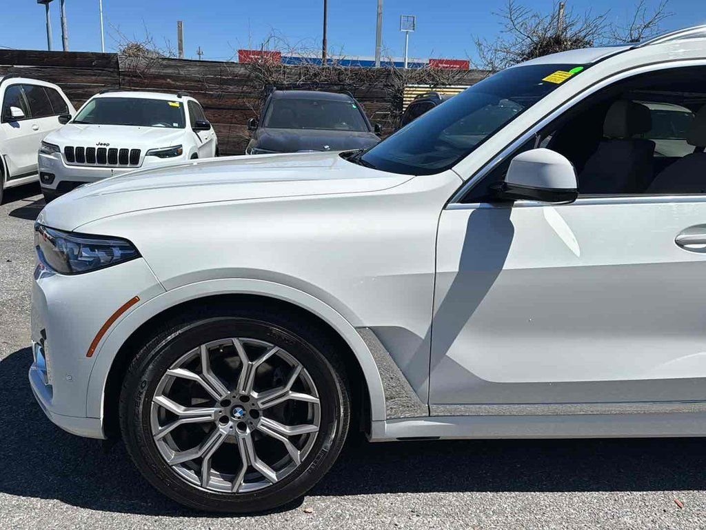 Used 2022 White BMW xDrive40i image 8