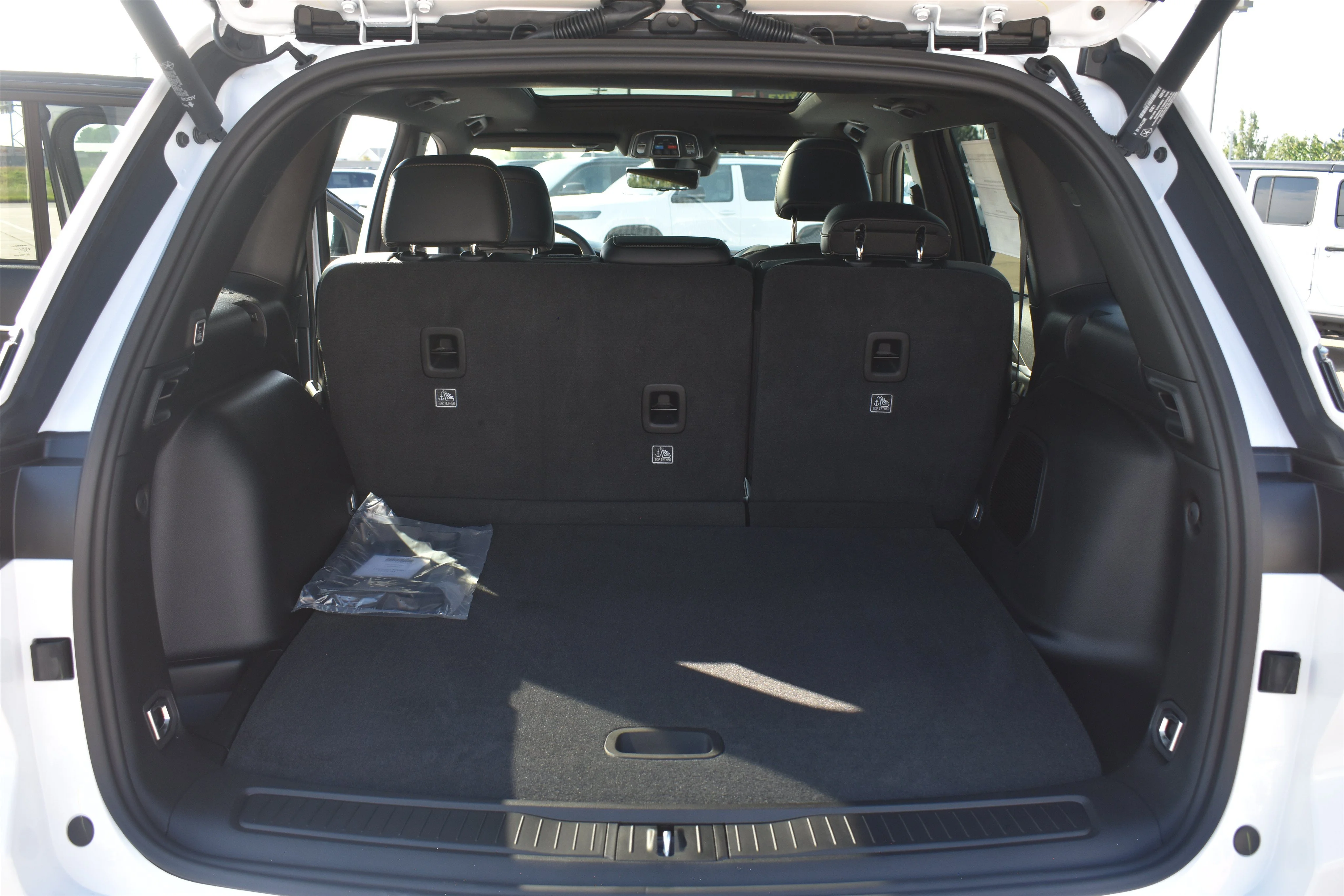 New 2026 Bright White Clearcoat Jeep 85th Anniversary Edition image 18