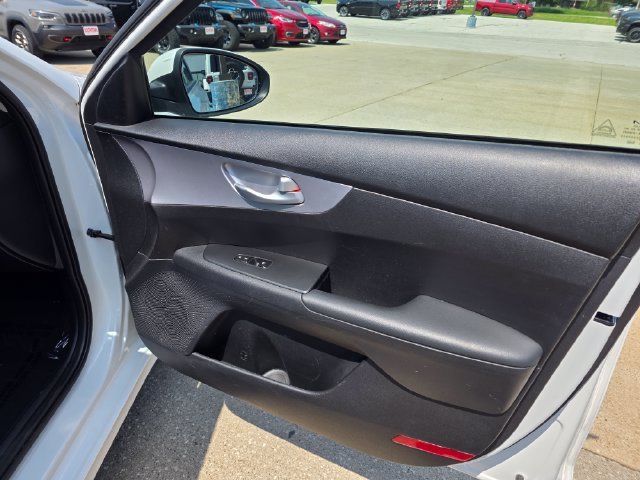 Used 2024 Snow White Pearl Kia LXS image 13