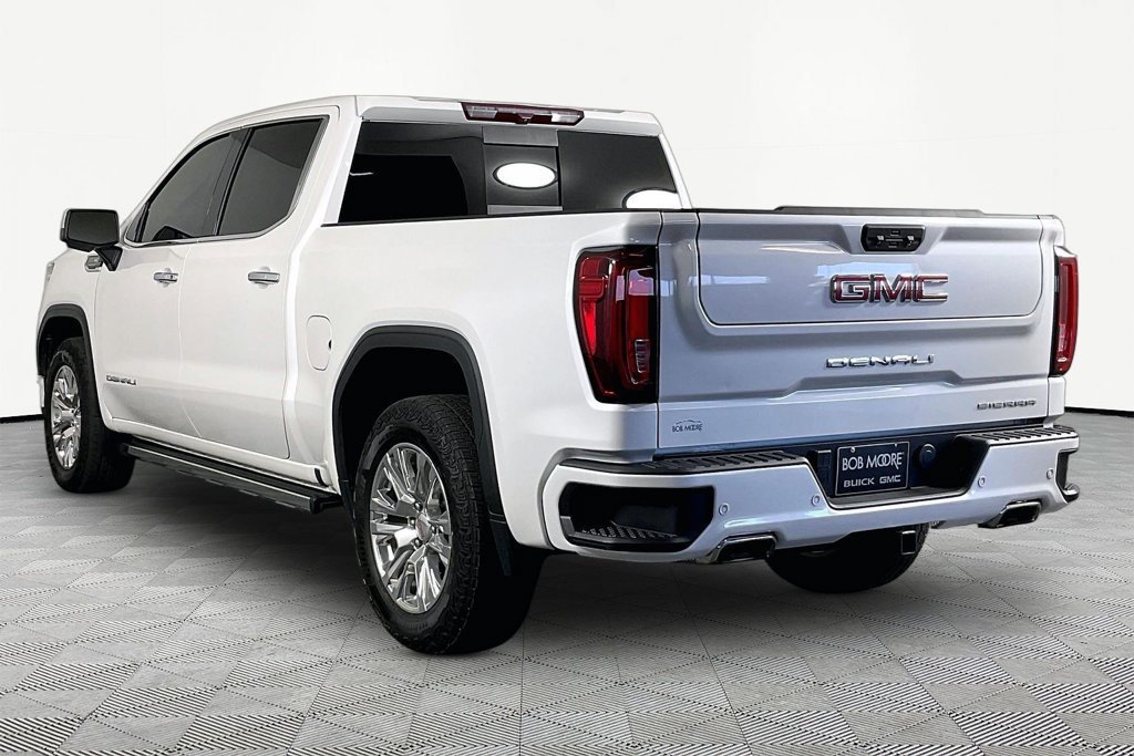 Used 2022 WHITE FROST TRICOAT GMC Denali image 4