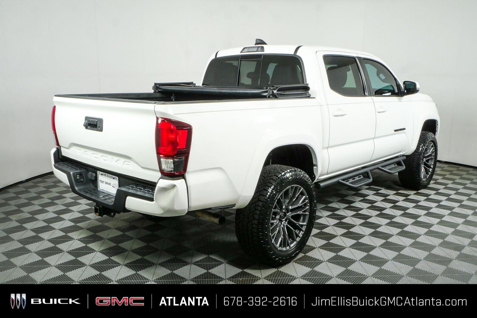 Used 2022 White Toyota SR5 V6 image 3