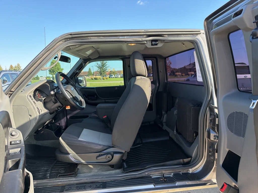 Used 2011 Dark Shadow Gray Metallic Ford XLT image 10