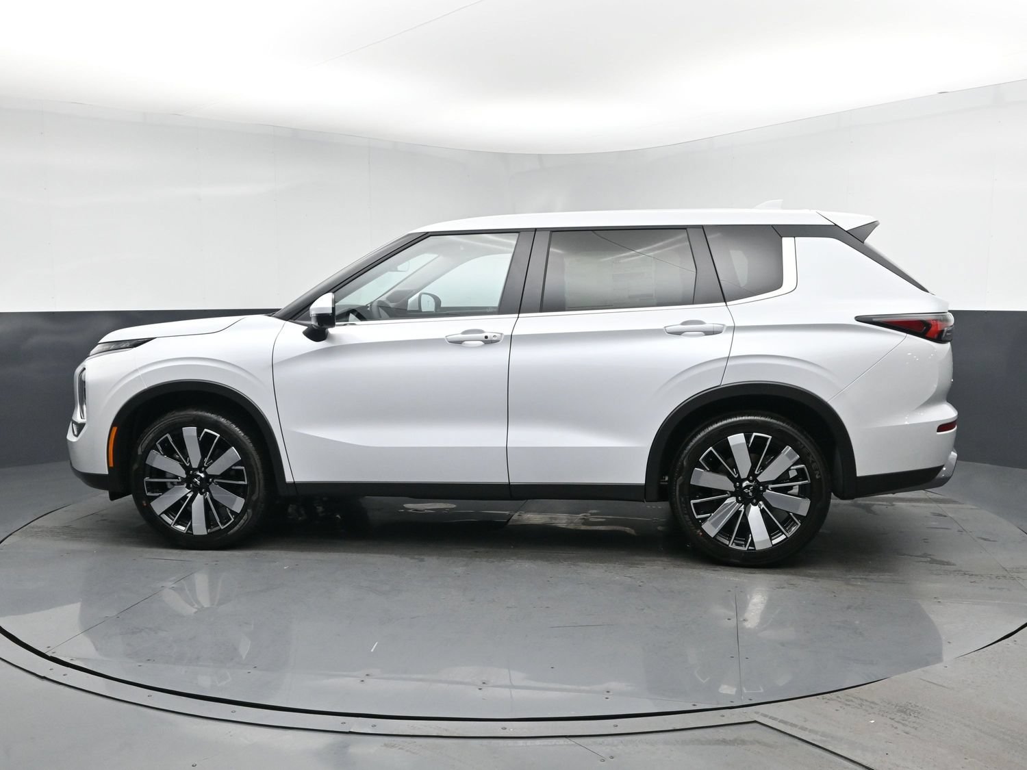 New 2026 White Mitsubishi SE 1.5T 2WD image 4