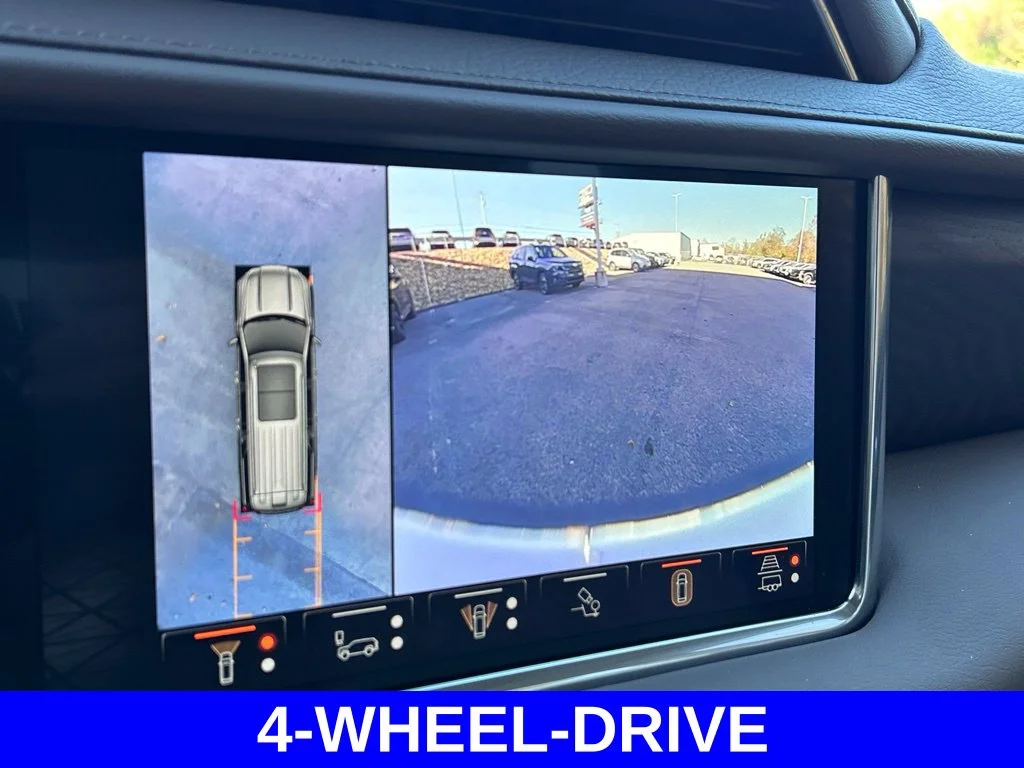 Used 2024 White GMC Denali image 33