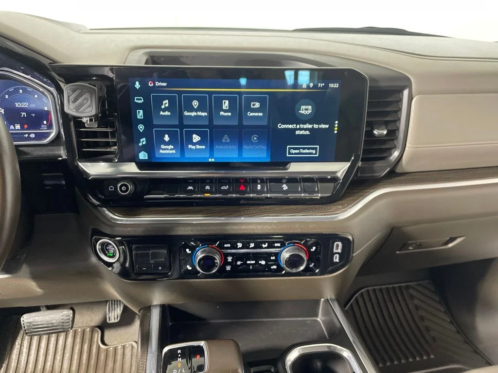 Used 2024 Summit White Chevrolet LT image 16