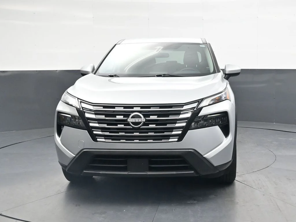Used 2025 Silver Nissan SV image 13
