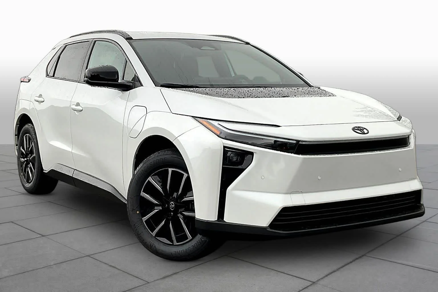 New 2026 Wind Chill Pearl Toyota XLE image 2