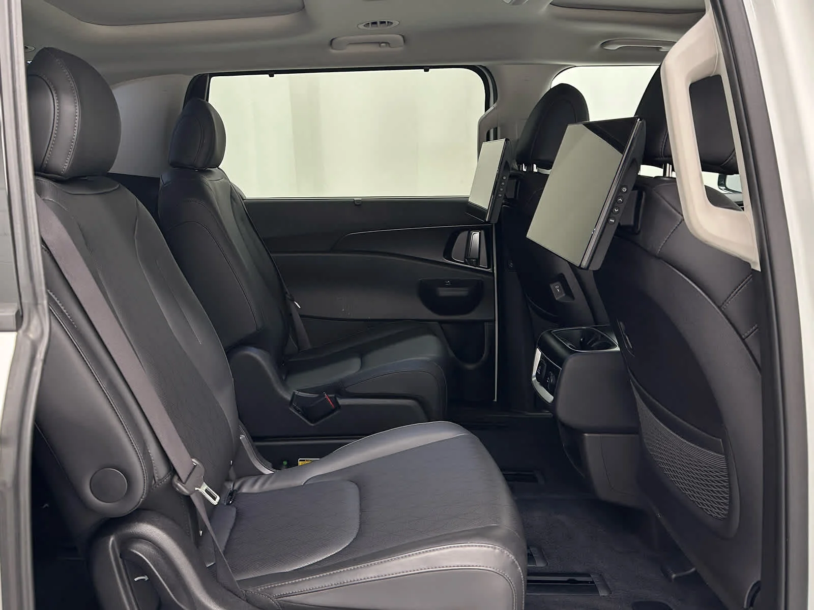 Used 2025 Snow White Pearl Kia SX image 22