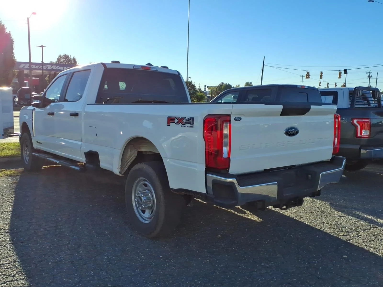 Used 2025 Oxford White Ford XL image 3