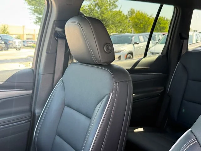 Used 2025 Summit White Buick Preferred image 12