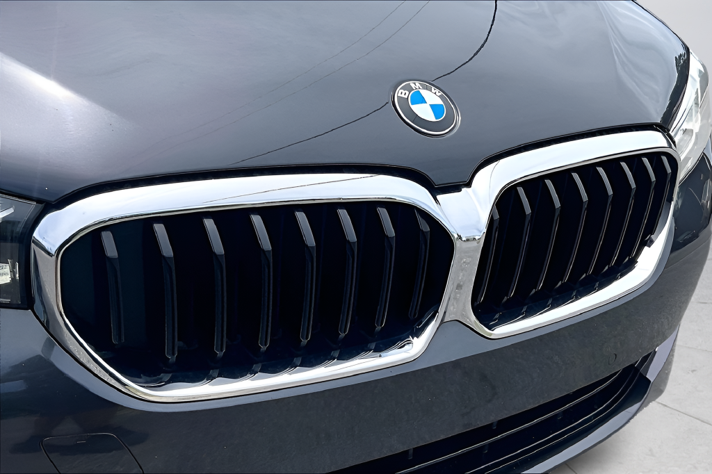 Used 2023 Gray BMW 540i image 35