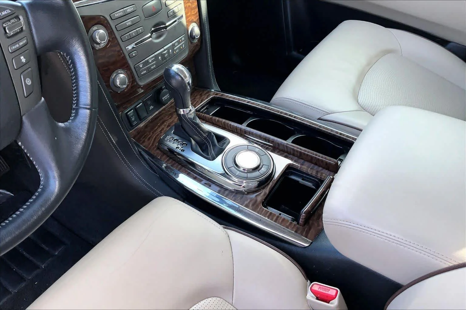 Used 2019 Pearl White Tricoat Nissan SL image 17