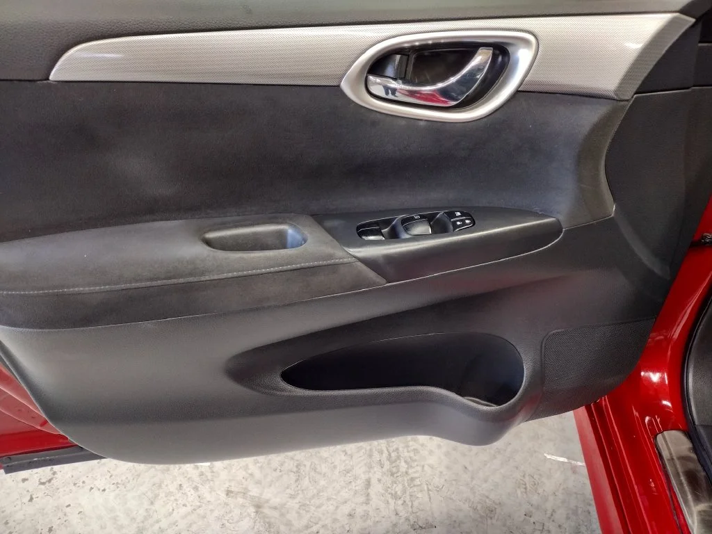Used 2014 Red Nissan SR image 20