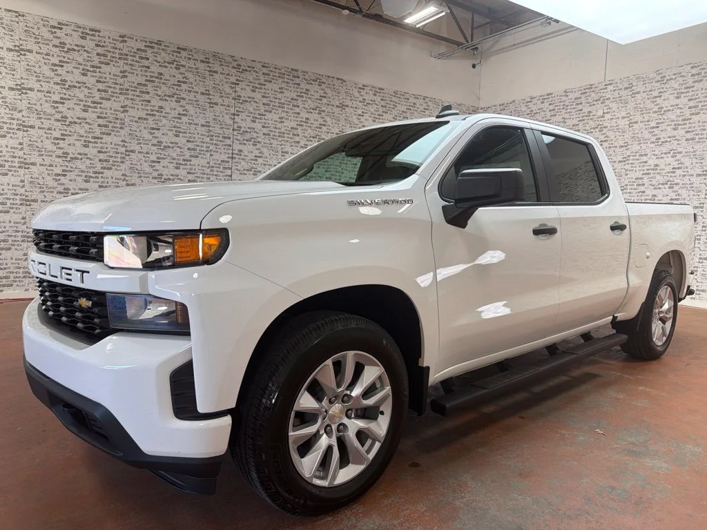 Used 2022 Summit White Chevrolet Custom image 3