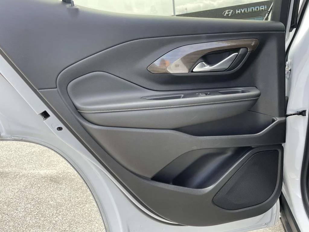 Used 2023 Summit White GMC Denali image 3