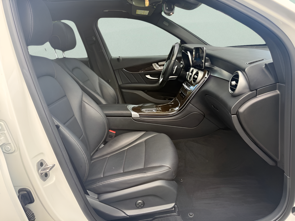 Used 2022 White Mercedes-Benz GLC 300 image 13