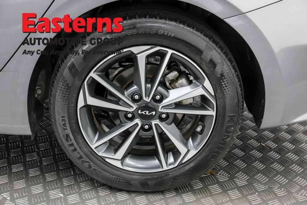 Used 2024 Gray Kia LXS image 31