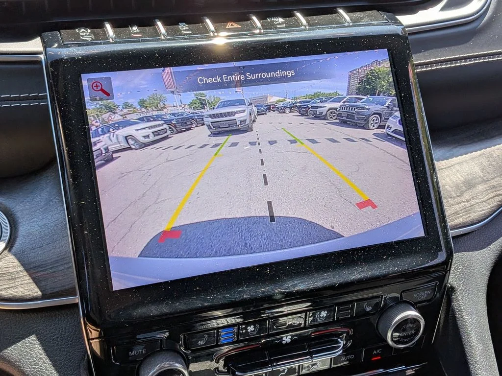 Used 2022 White Jeep Overland image 22