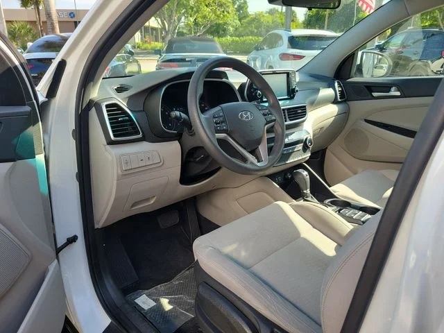 Used 2021 White Hyundai SE image 12