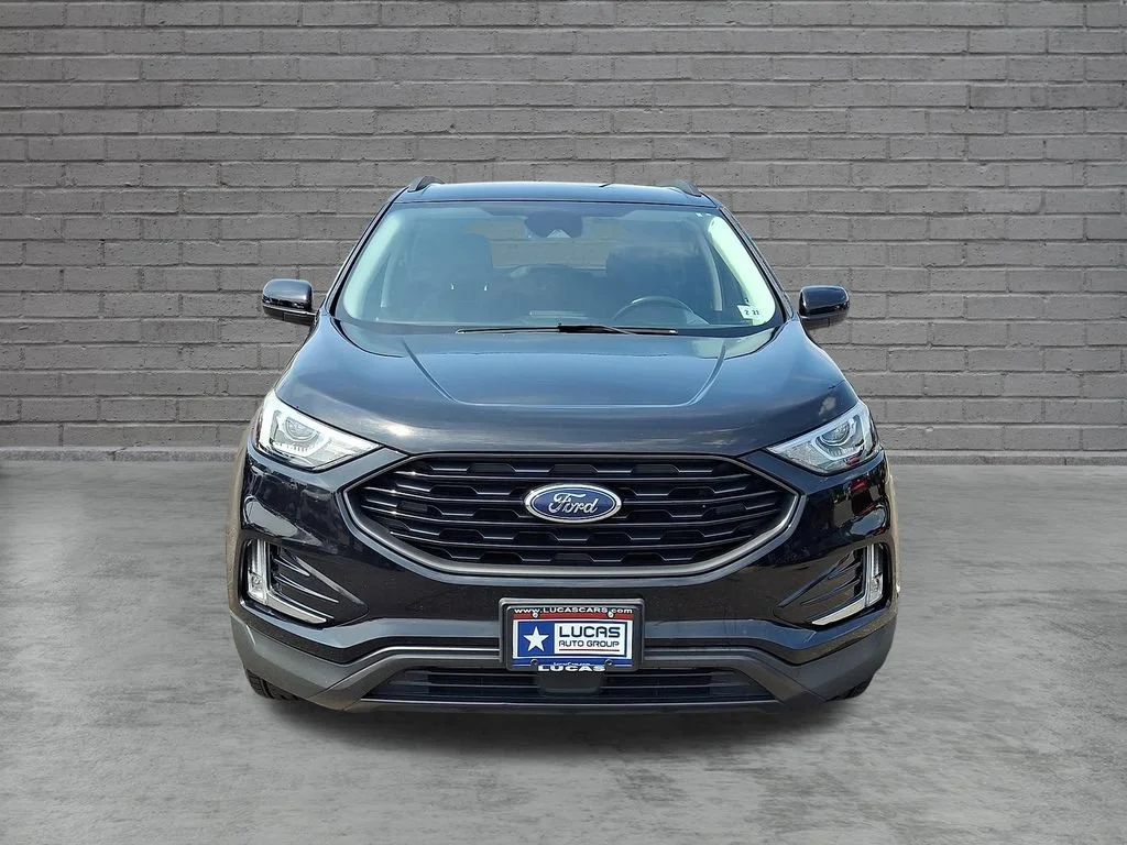 Used 2022 Black Ford SEL image 4