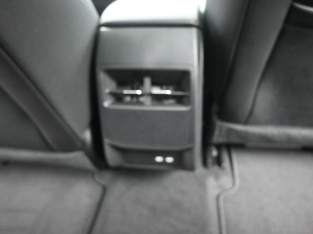 New 2026 Diamond Black Crystal Pearlcoat Jeep Limited image 24