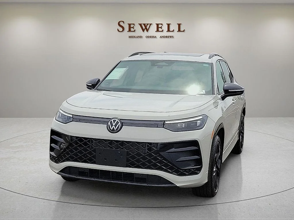 2026 Volkswagen Tiguan 2.0T SE R-Line Black's photo