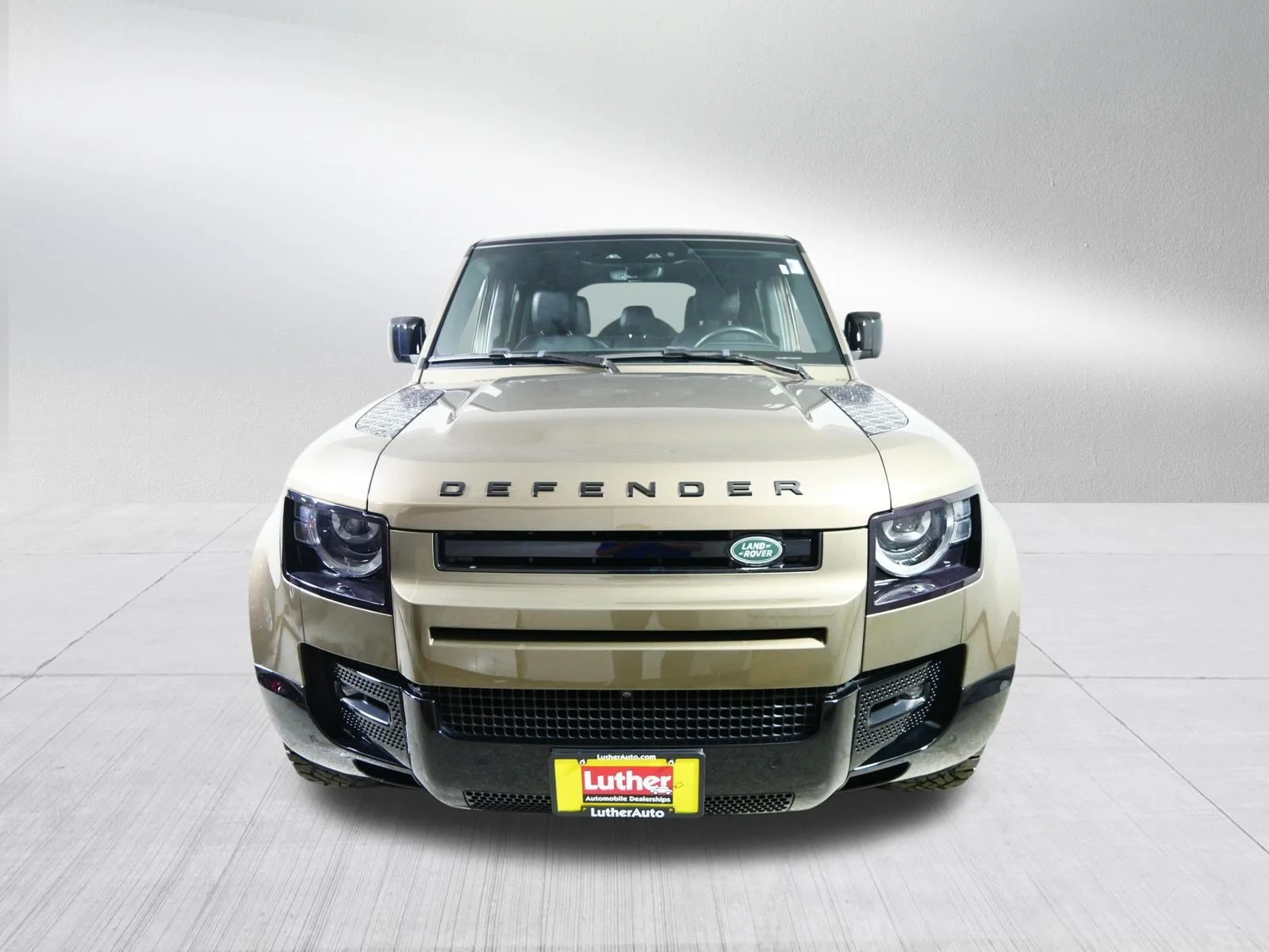Used 2024 BRONZE Land Rover X-Dynamic SE image 2