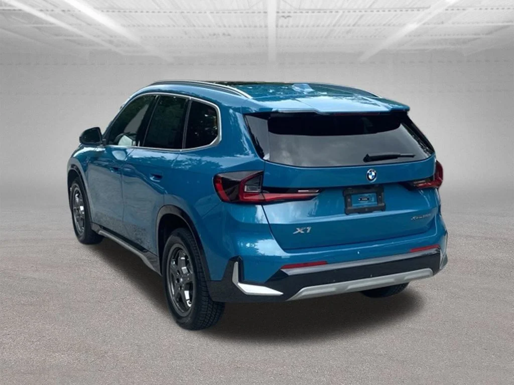 Used 2023 Blue BMW xDrive28i image 3