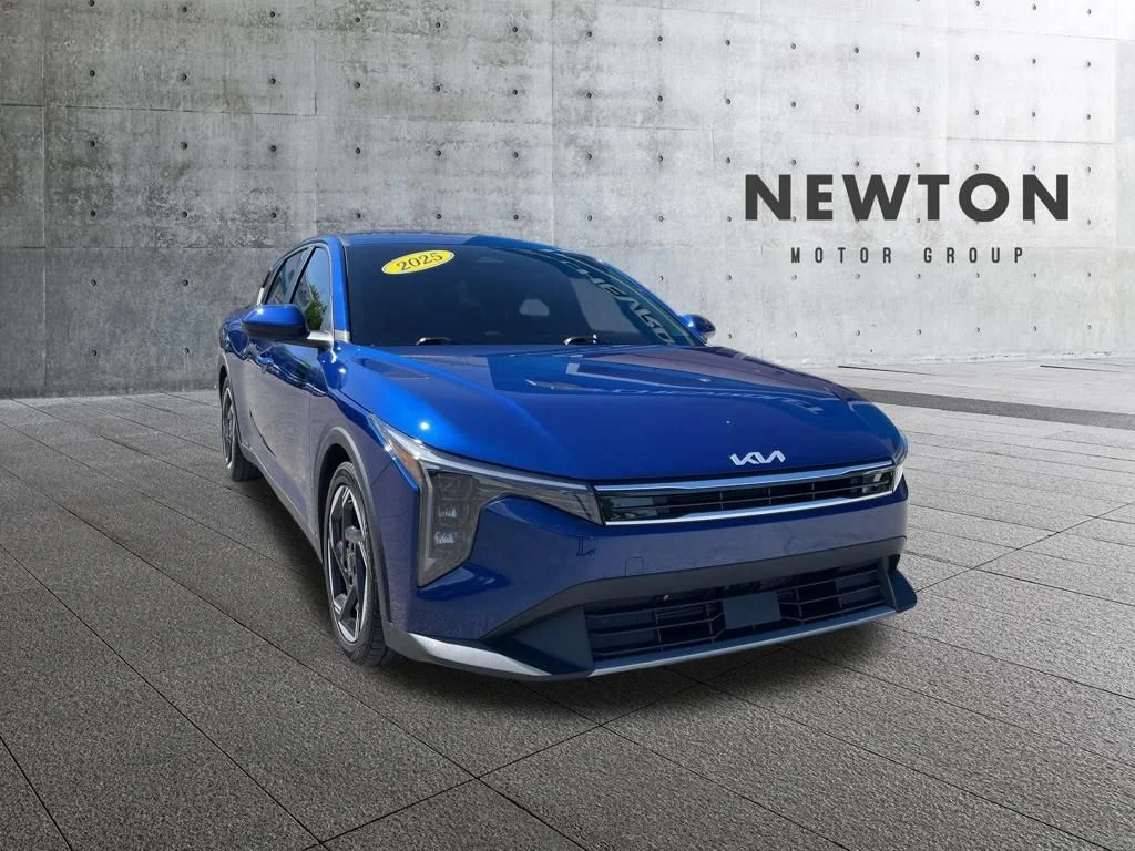 2025 Kia K4 EX AT's photo