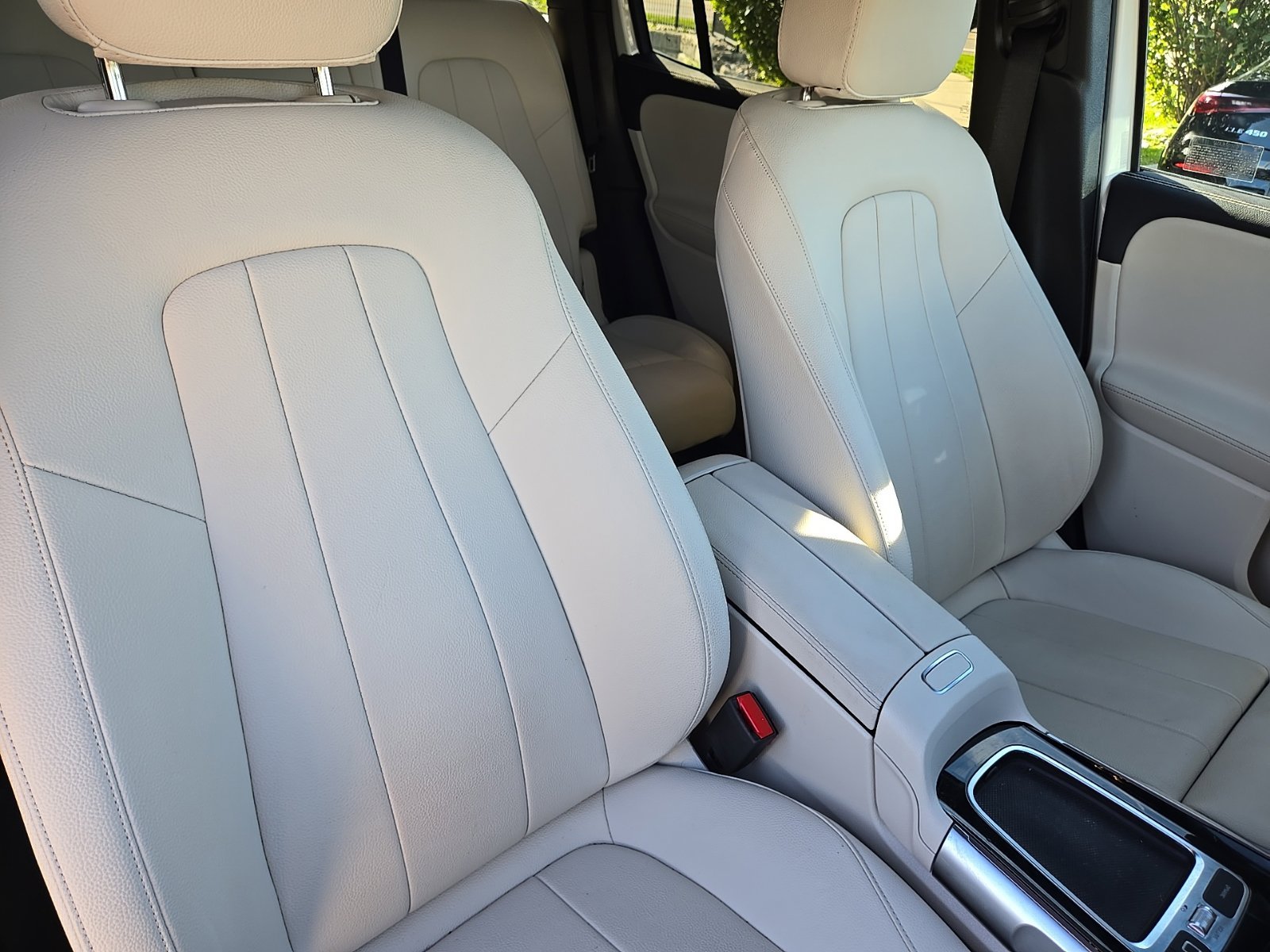 Certified Used 2025 White Mercedes-Benz GLB 250 image 10