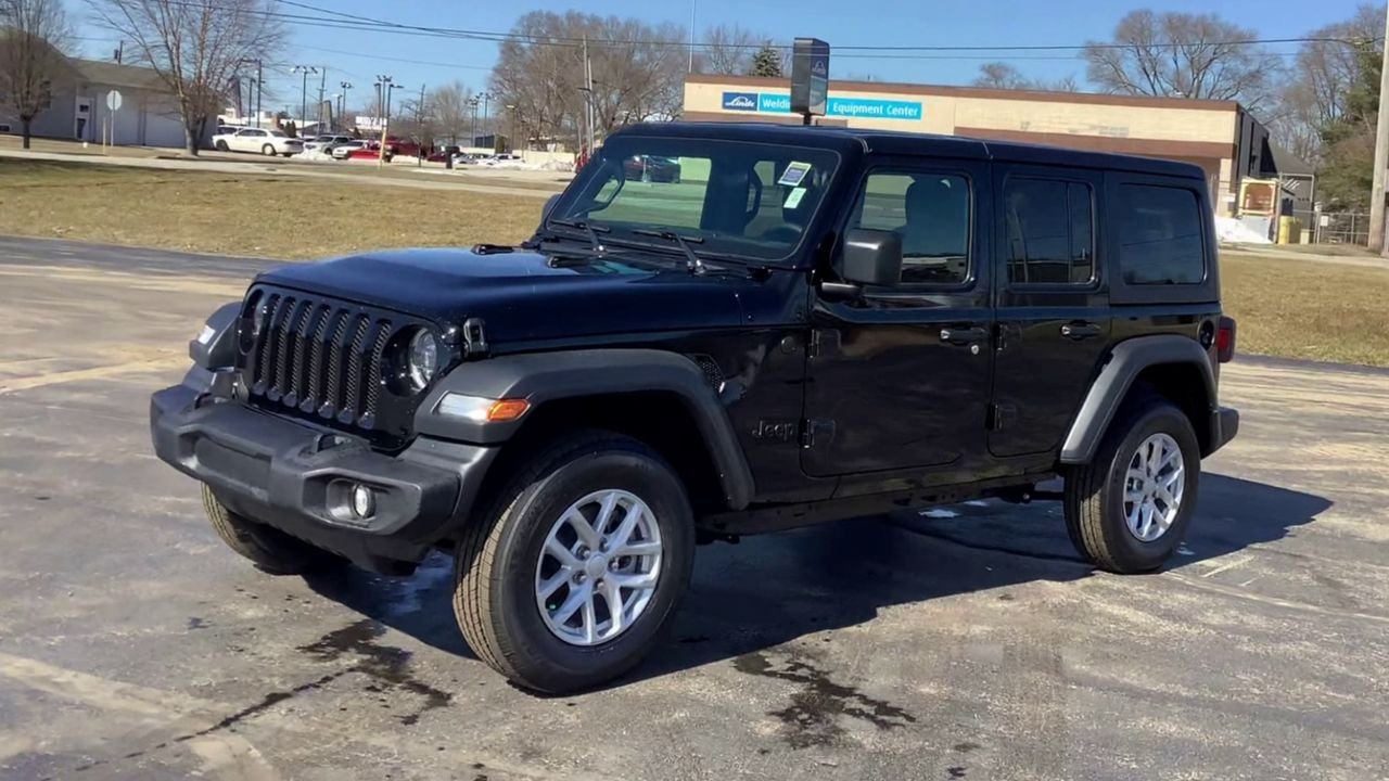 Used 2023 Black Jeep Sport S image 4