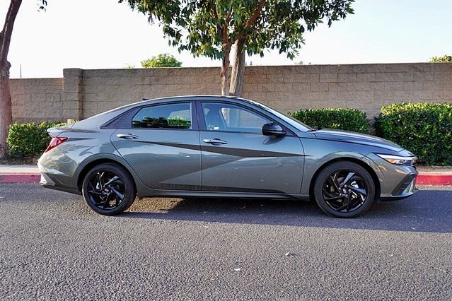 Used 2026 Gray Hyundai SEL Sport image 6