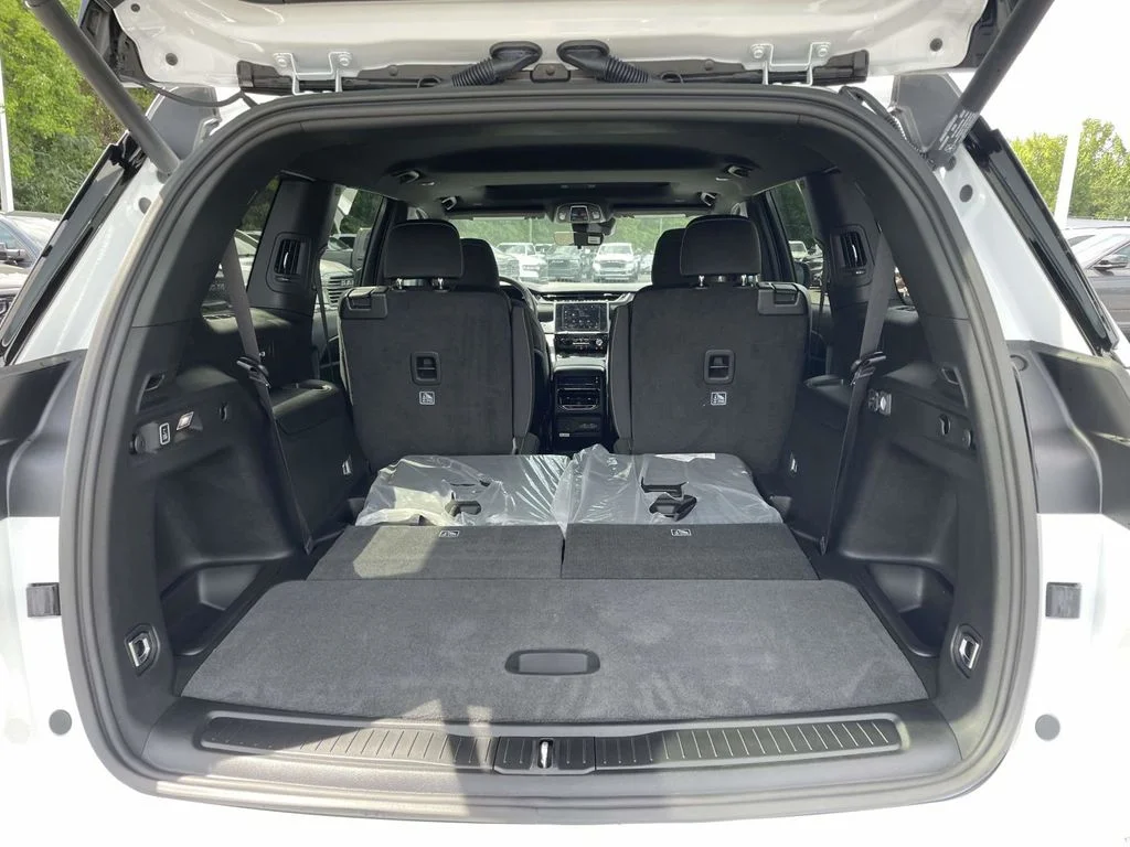 New 2026 Bright White Clearcoat Jeep Laredo image 39