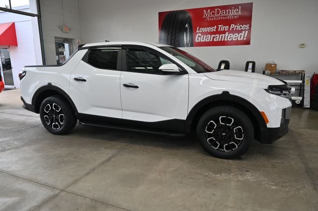 Used 2023 White Hyundai SEL image 4