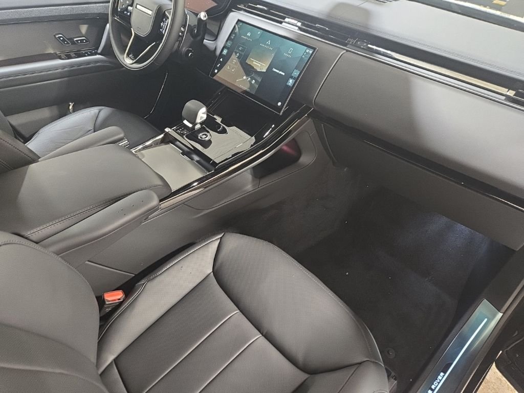 New 2026 Santorini Black Land Rover Dynamic SE image 25