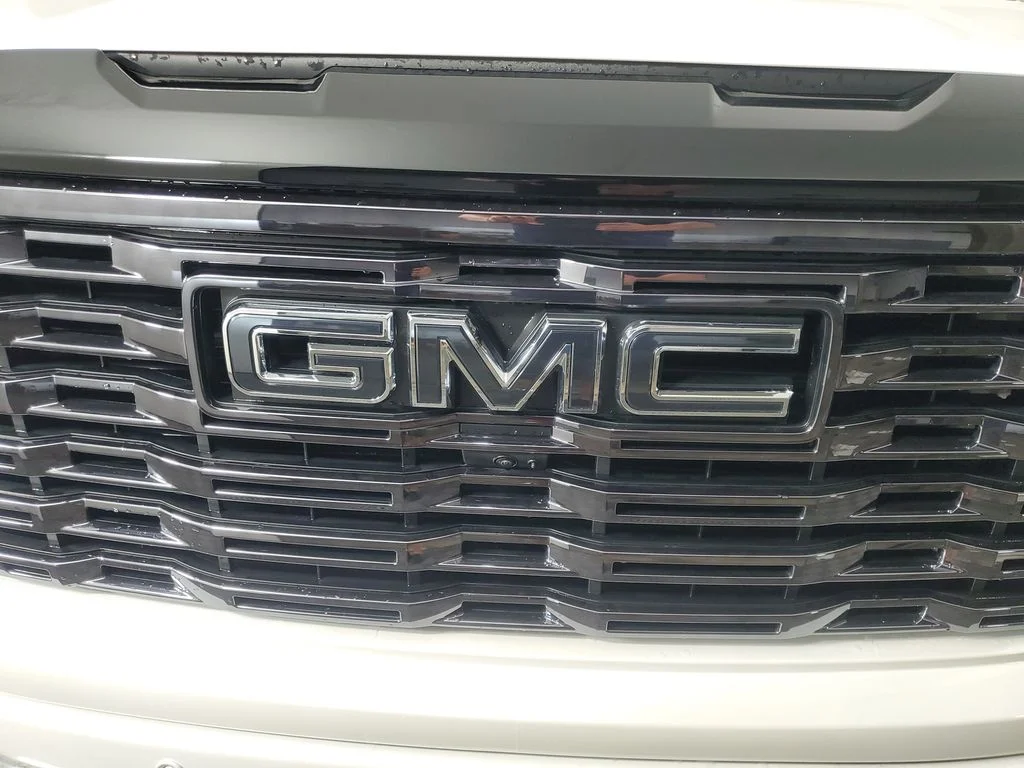 Used 2025 White GMC Denali Ultimate image 10