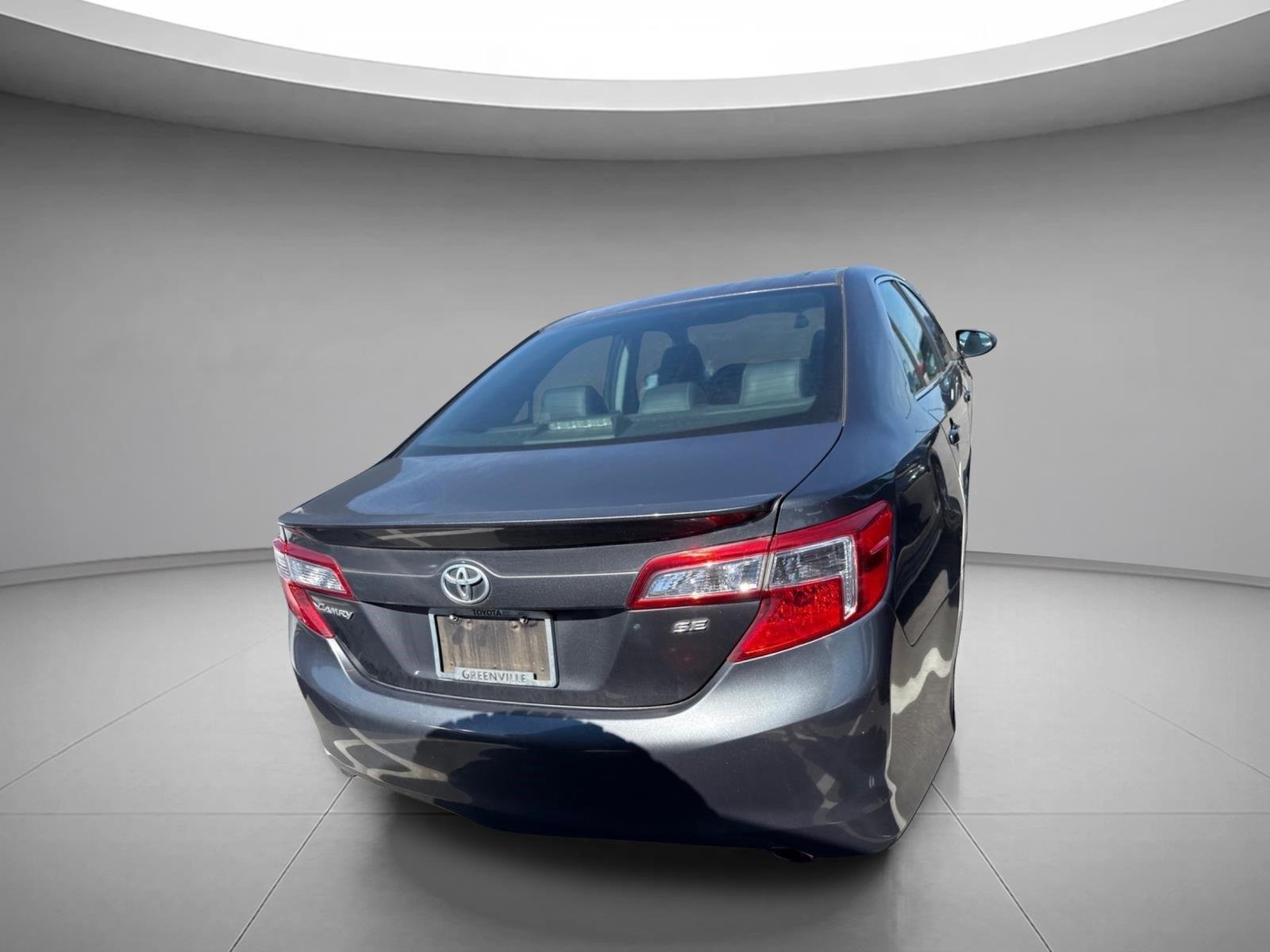 Used 2014 Magnetic Gray Metallic Toyota SE image 13