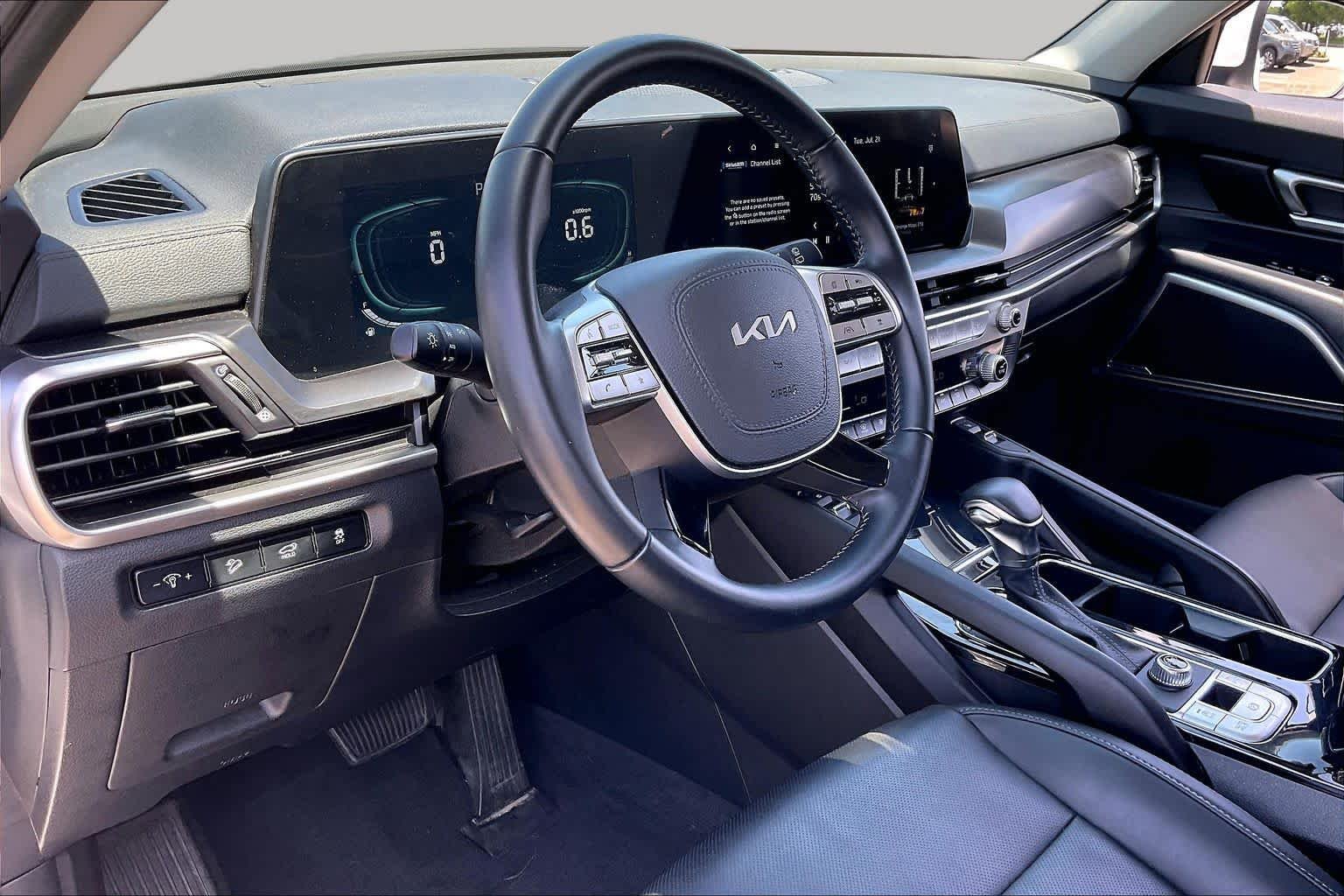 Used 2025 Glacial White Pearl Kia S image 15