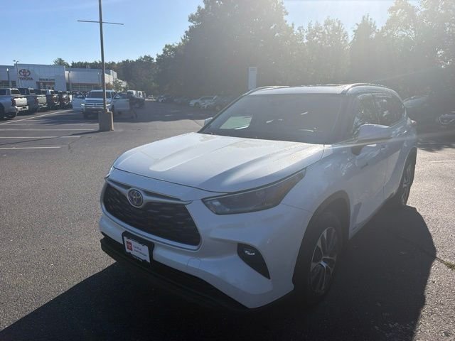 Certified Used 2021 Blizzard Pearl Toyota XLE image 6