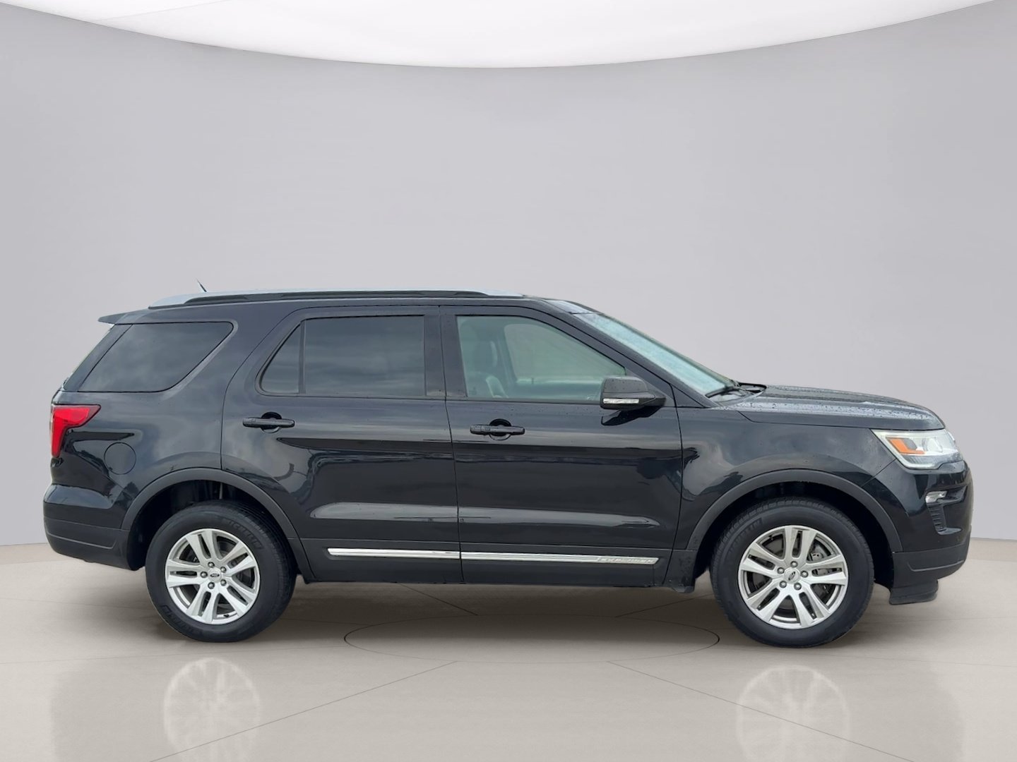 Used 2019 Black Ford XLT image 6