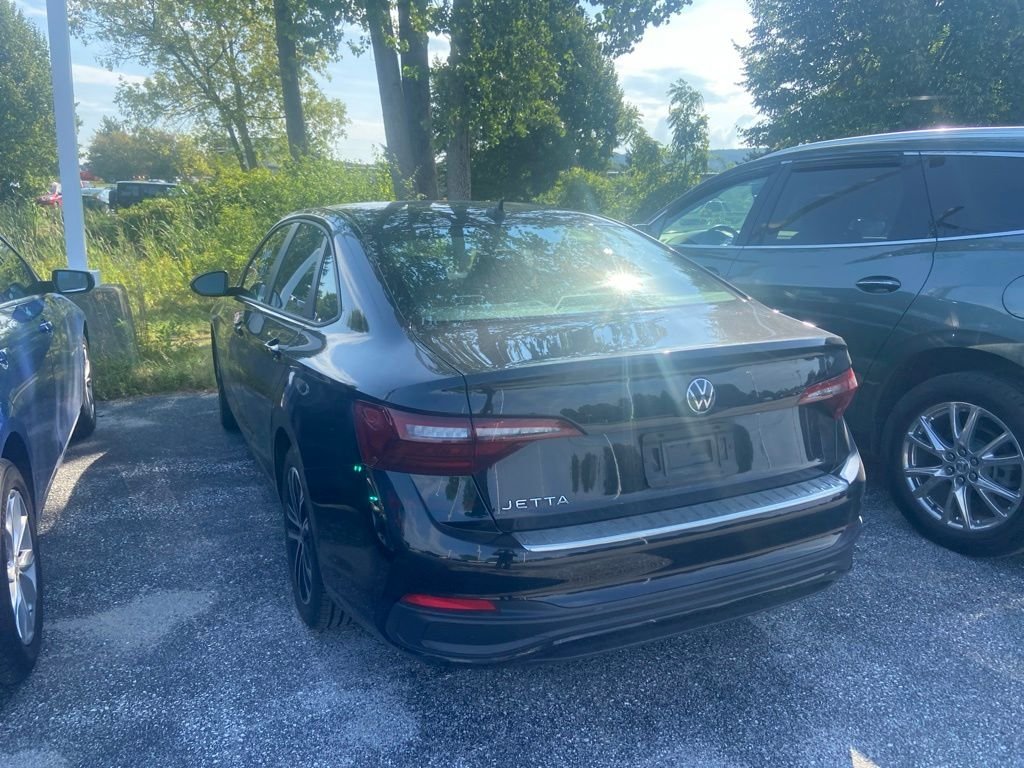 Used 2024 Black Volkswagen 1.5T Sport image 4