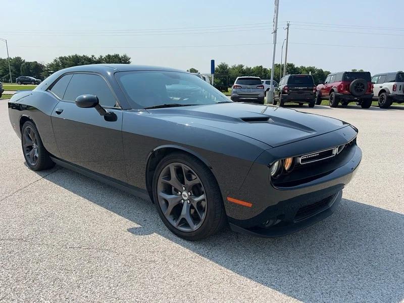 Used 2017 Pitch Black Dodge 2dr Cpe SXT Plus image 8