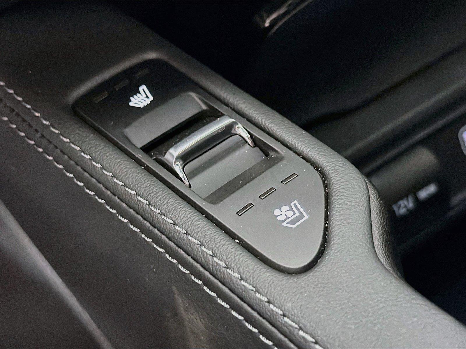 Used 2025  Kia EX X-Line image 25